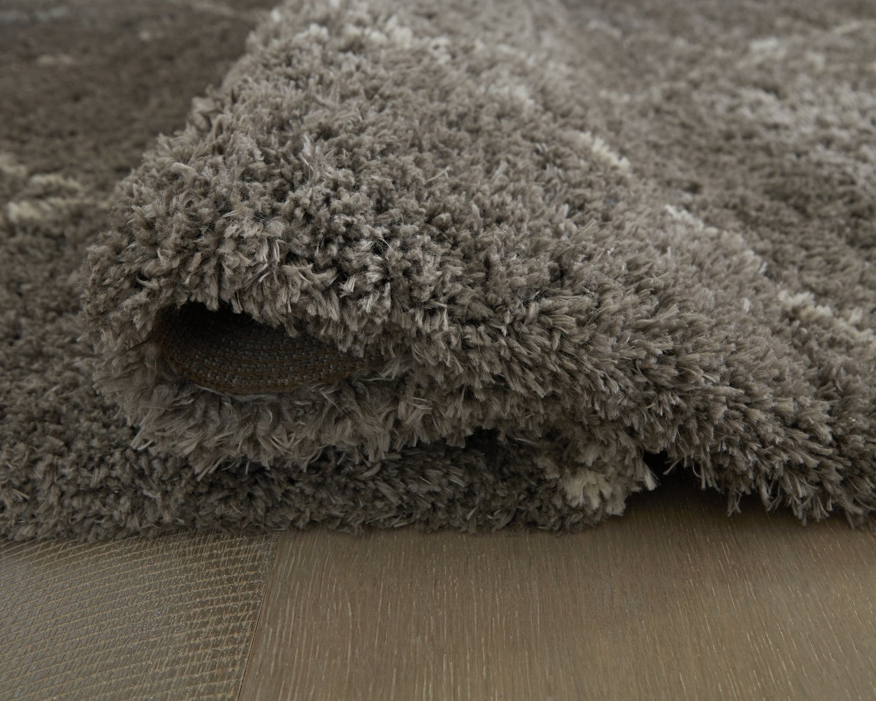 Wrenlow Gray/Cream 8' x 10' Rug - Ornate Home
