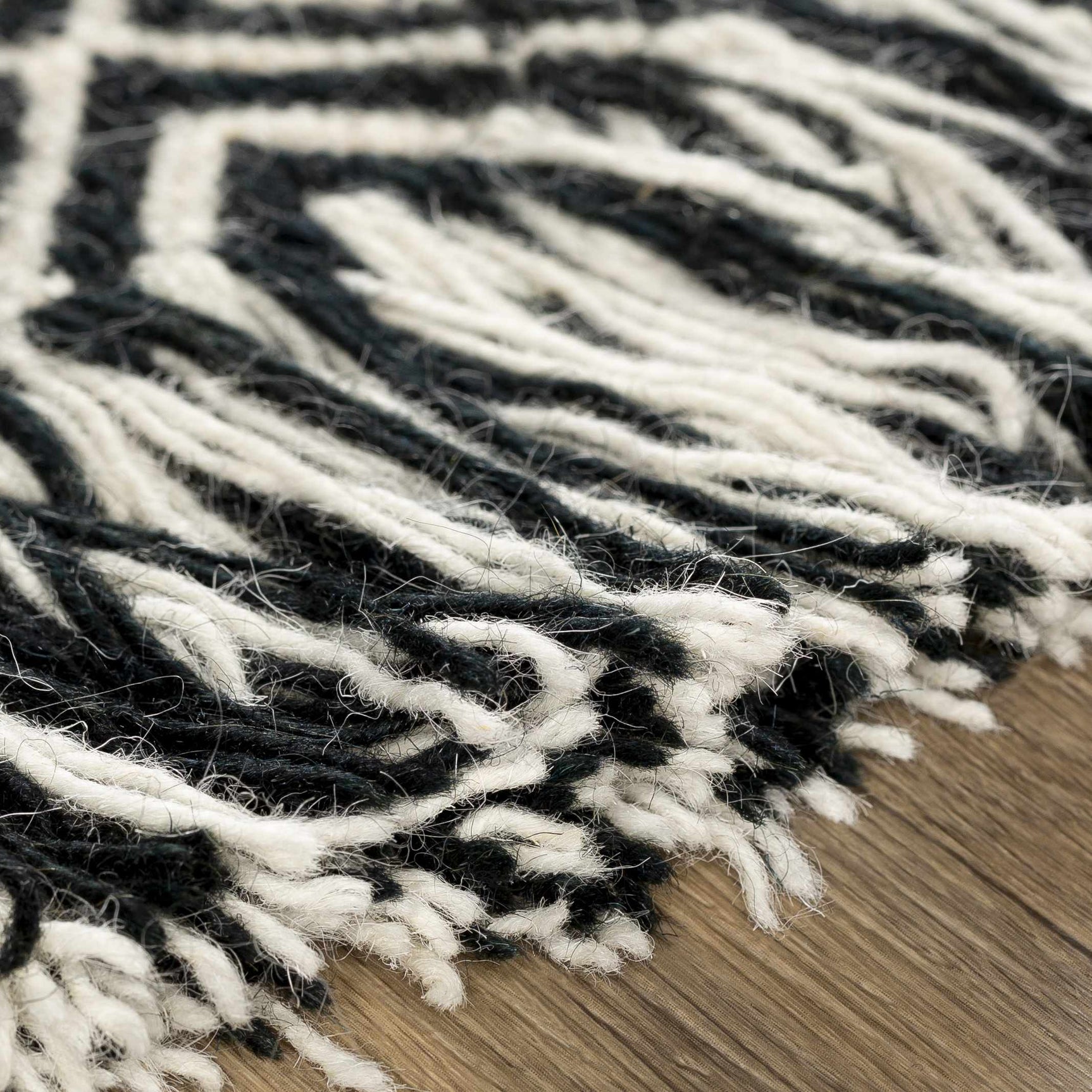 Wundowie Black&Ivory Diamond Wool Rug - Clearance - Ornate Home