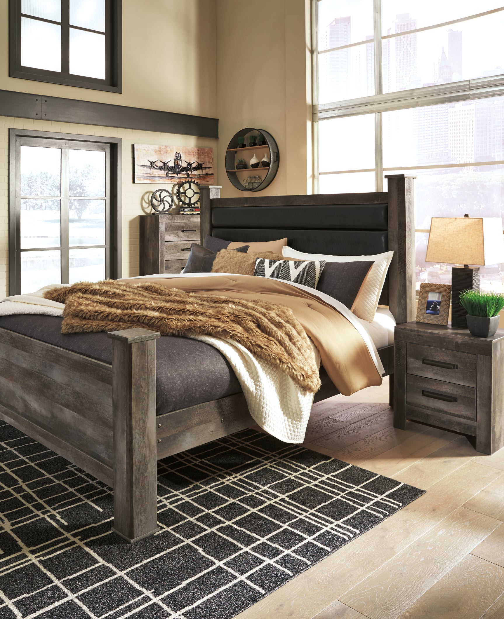 Wynnlow Gray King Poster Bed - Ornate Home