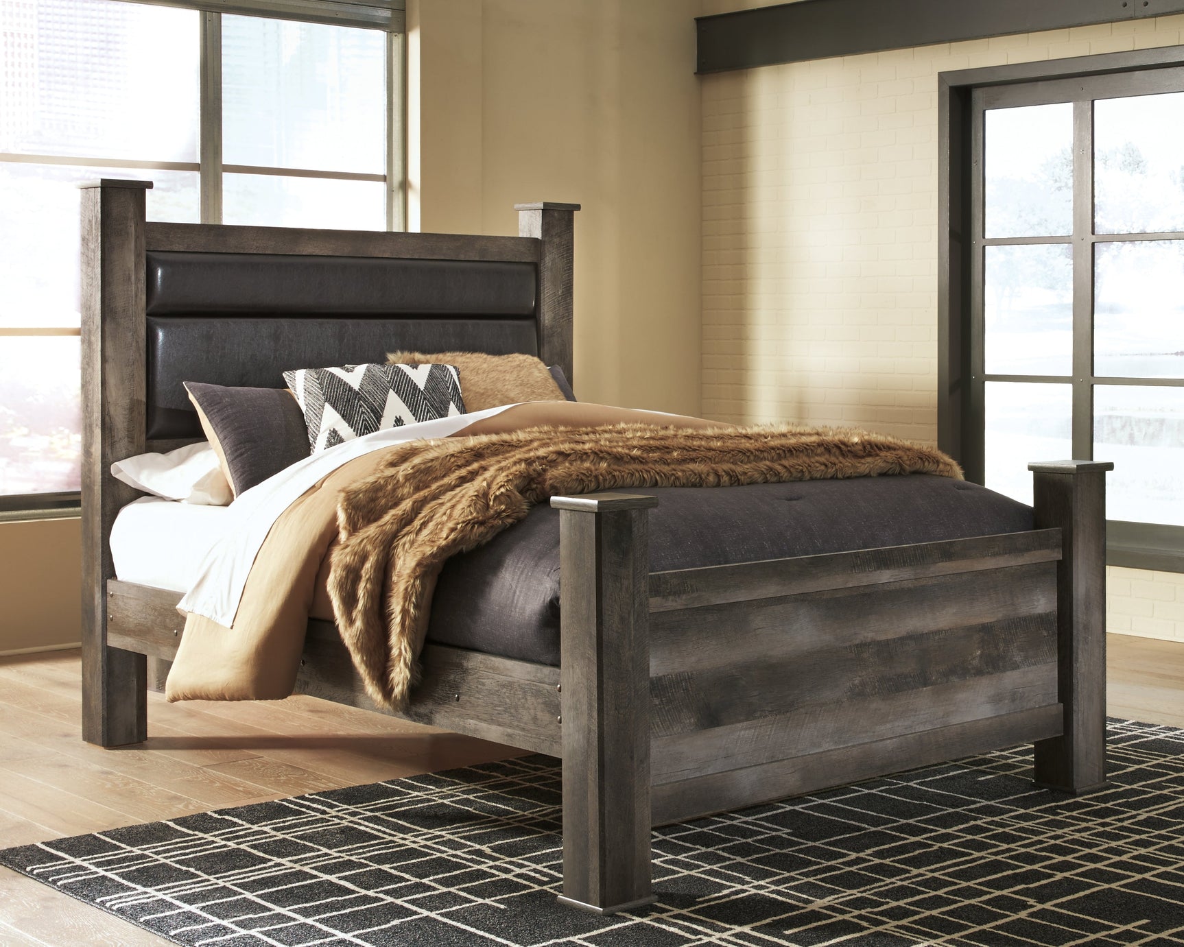 Wynnlow Gray Queen Poster Bedroom Set with Chest and 2 Nightstands (Online Special Price) - Ornate Home