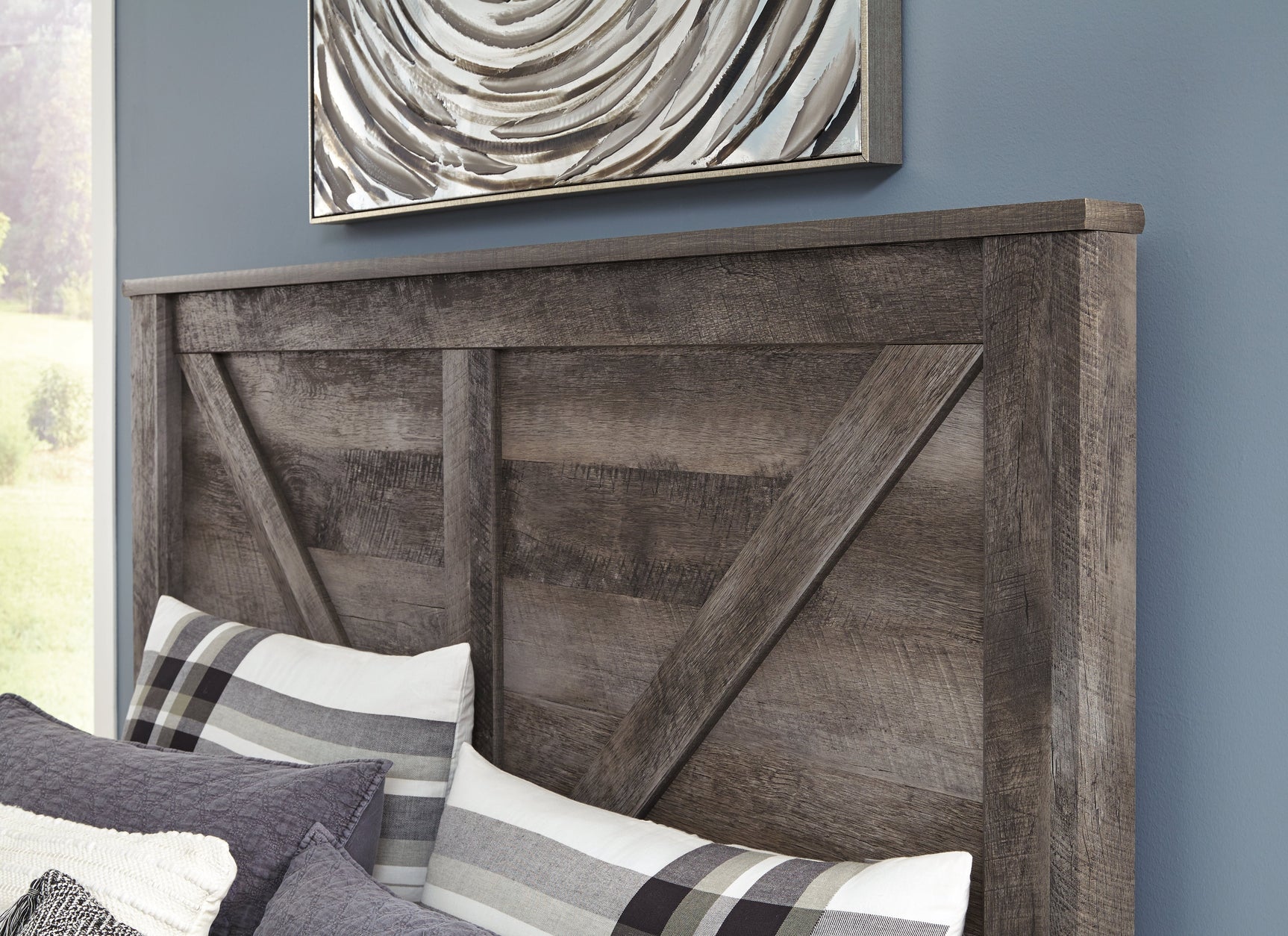 Wynnlow Queen Crossbuck Panel Bedroom Set with Dresser, Mirror and Chest - Ornate Home