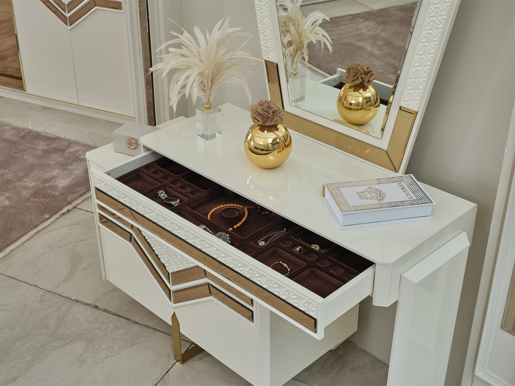 Zen Cream/Gold Bedroom Set (Queen Frame With Headboard & Dresser With Mirror & 2 Nightstand)