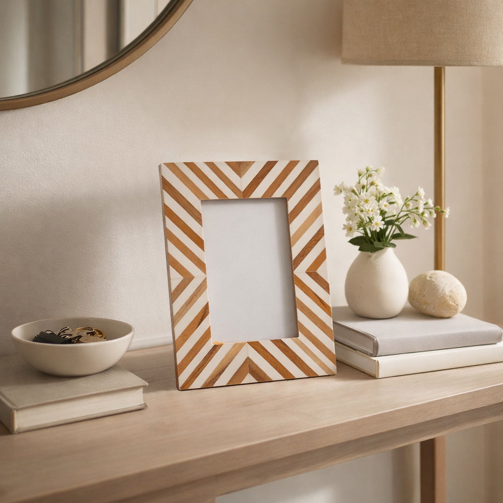 Gazelle White Resin 4x6 Herringbone Lines Photo Frame