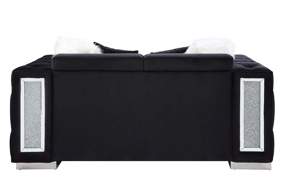 Trislar Black Loveseat w/ 4 Pillows