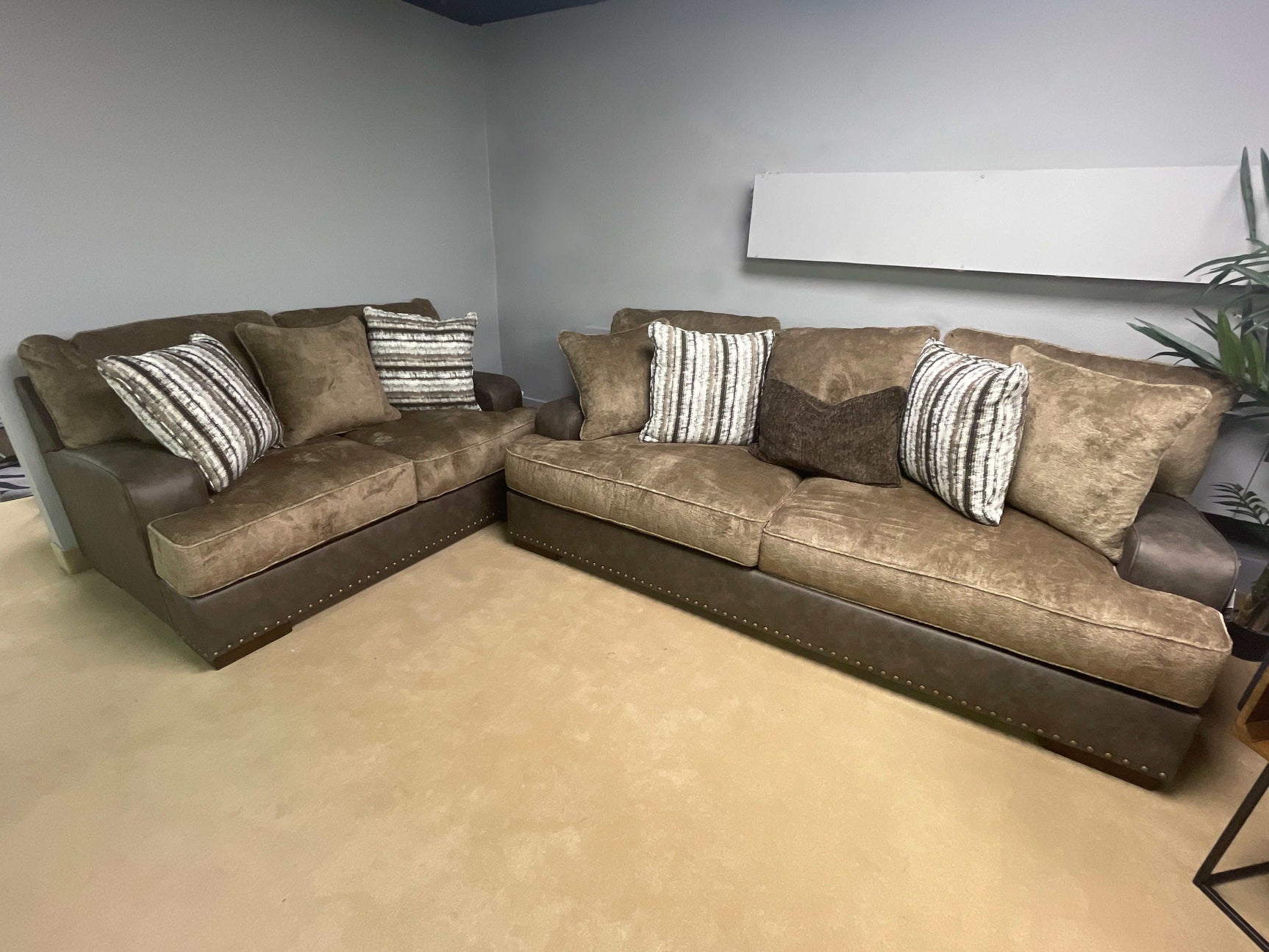 Alesbury Chocolate Living Room Set / 2pc - Ornate Home