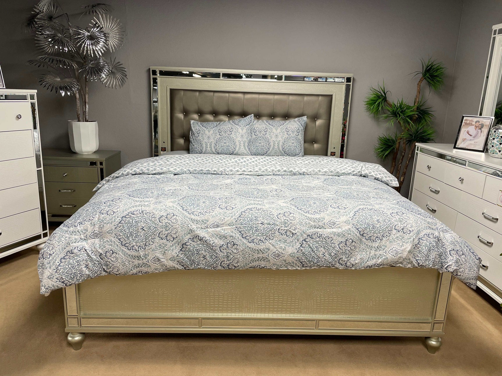 Brachium Silver E. King Bed w/ HB LED - Ornate Home