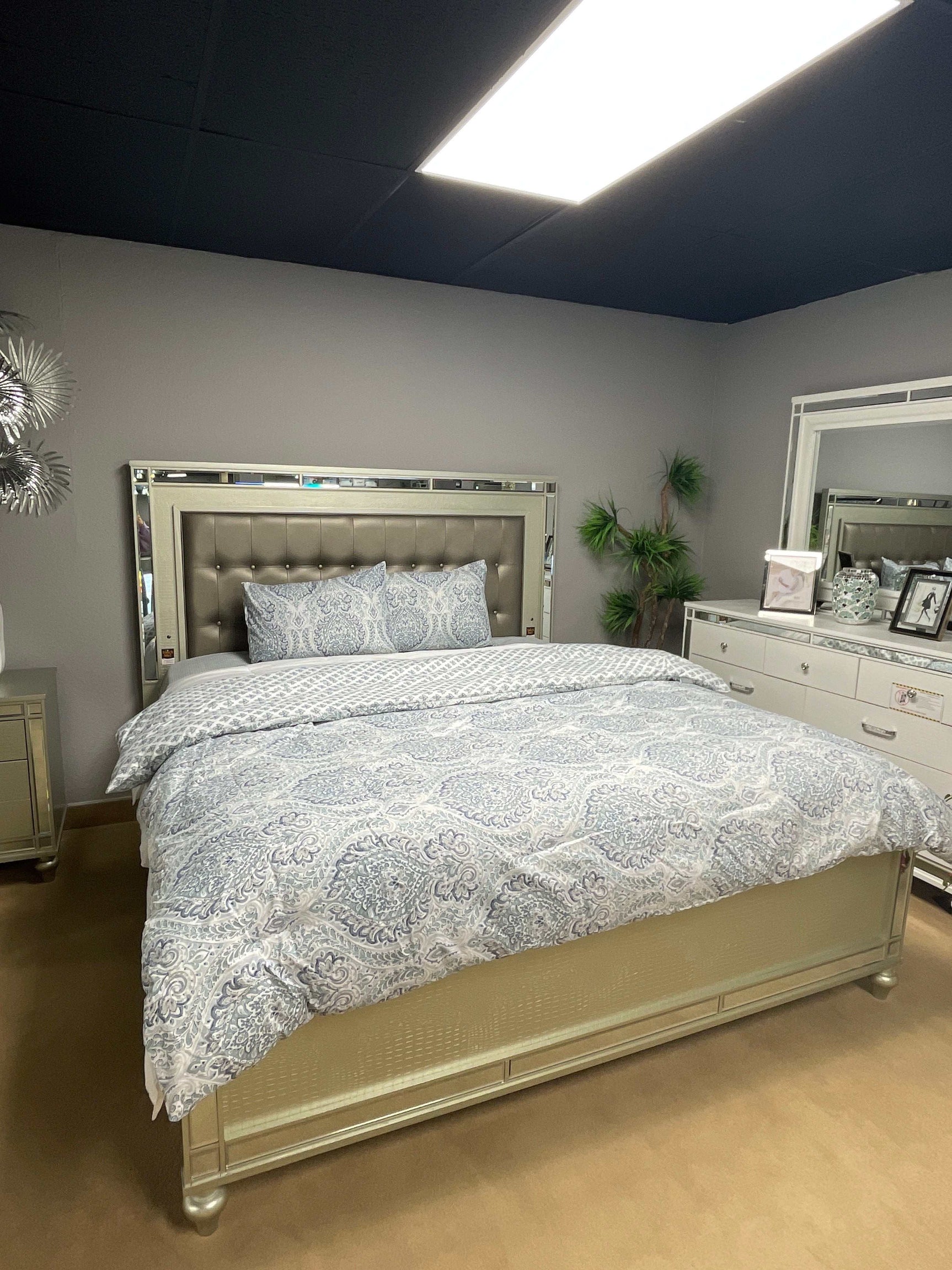 Brachium Silver E. King Bed w/ HB LED - Ornate Home
