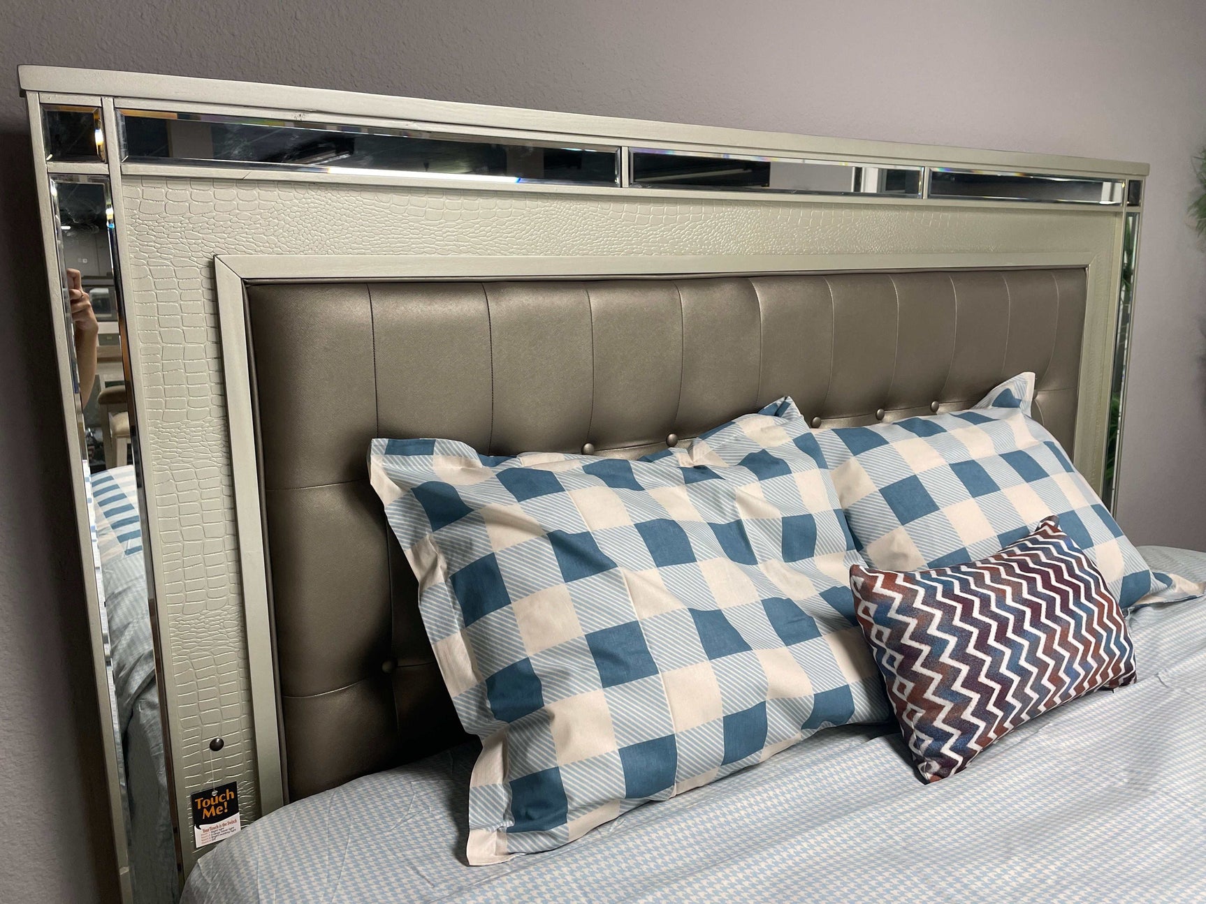 Brachium Silver E. King Bed w/ HB LED - Ornate Home