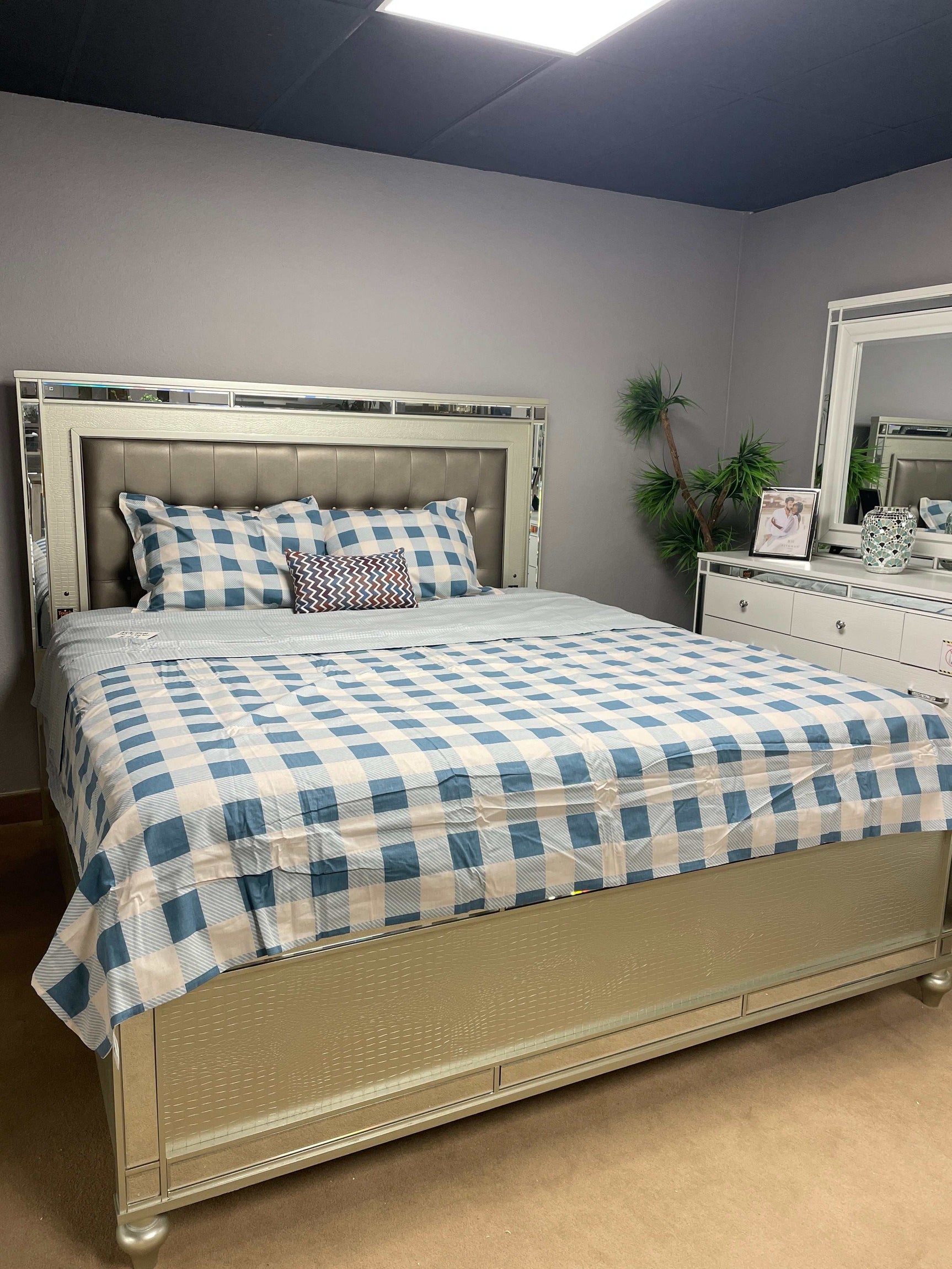 Brachium Silver E. King Bed w/ HB LED - Ornate Home