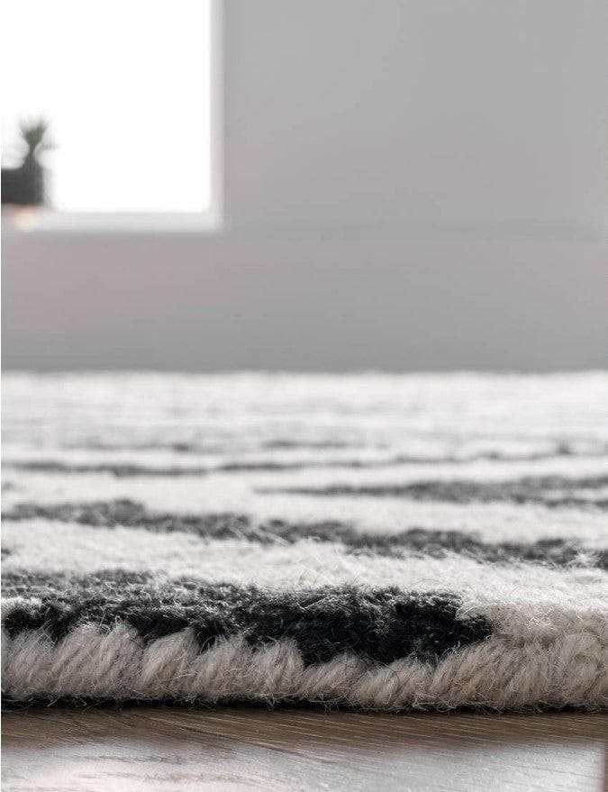 Diamond Black & White Medium Rug 5'2" x 7'3" - Ornate Home