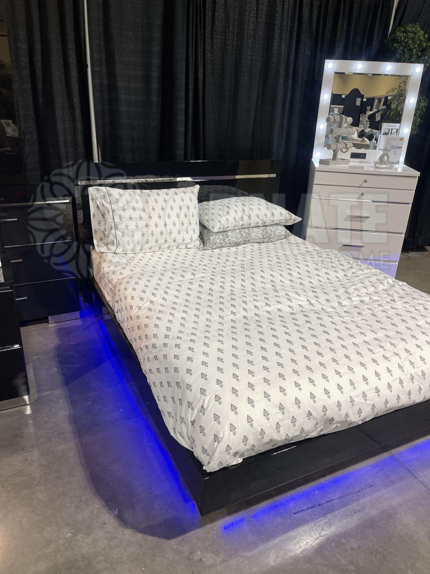 Erlach Black & Chrome Cal. King Panel Bed - Ornate Home