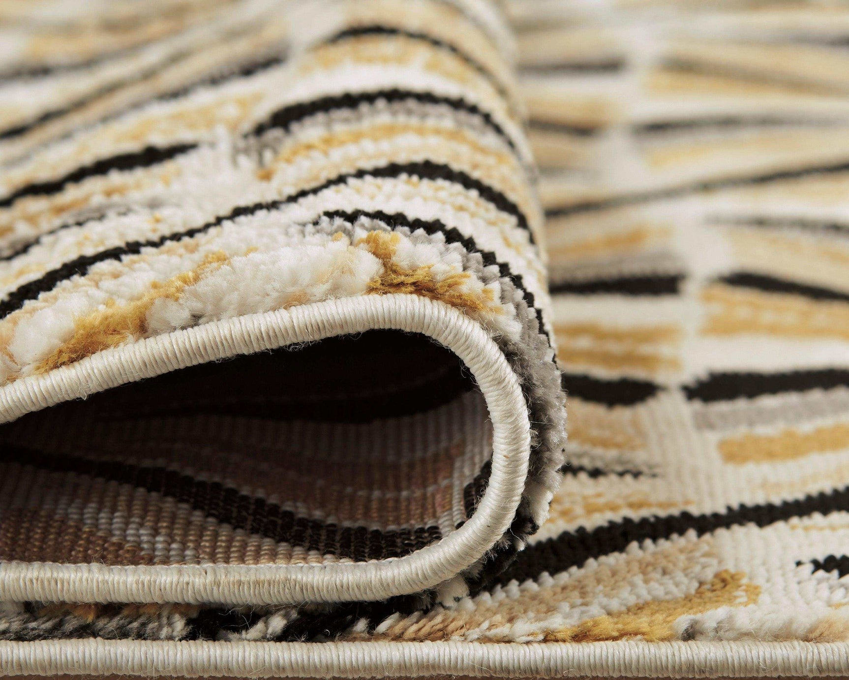 Jaela 5' x 7' Rug - Ornate Home