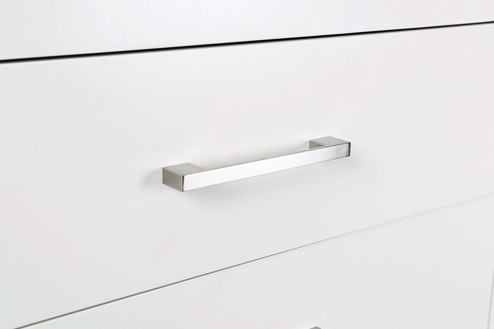 Jessica White 5pc Queen Bedroom Set - Ornate Home