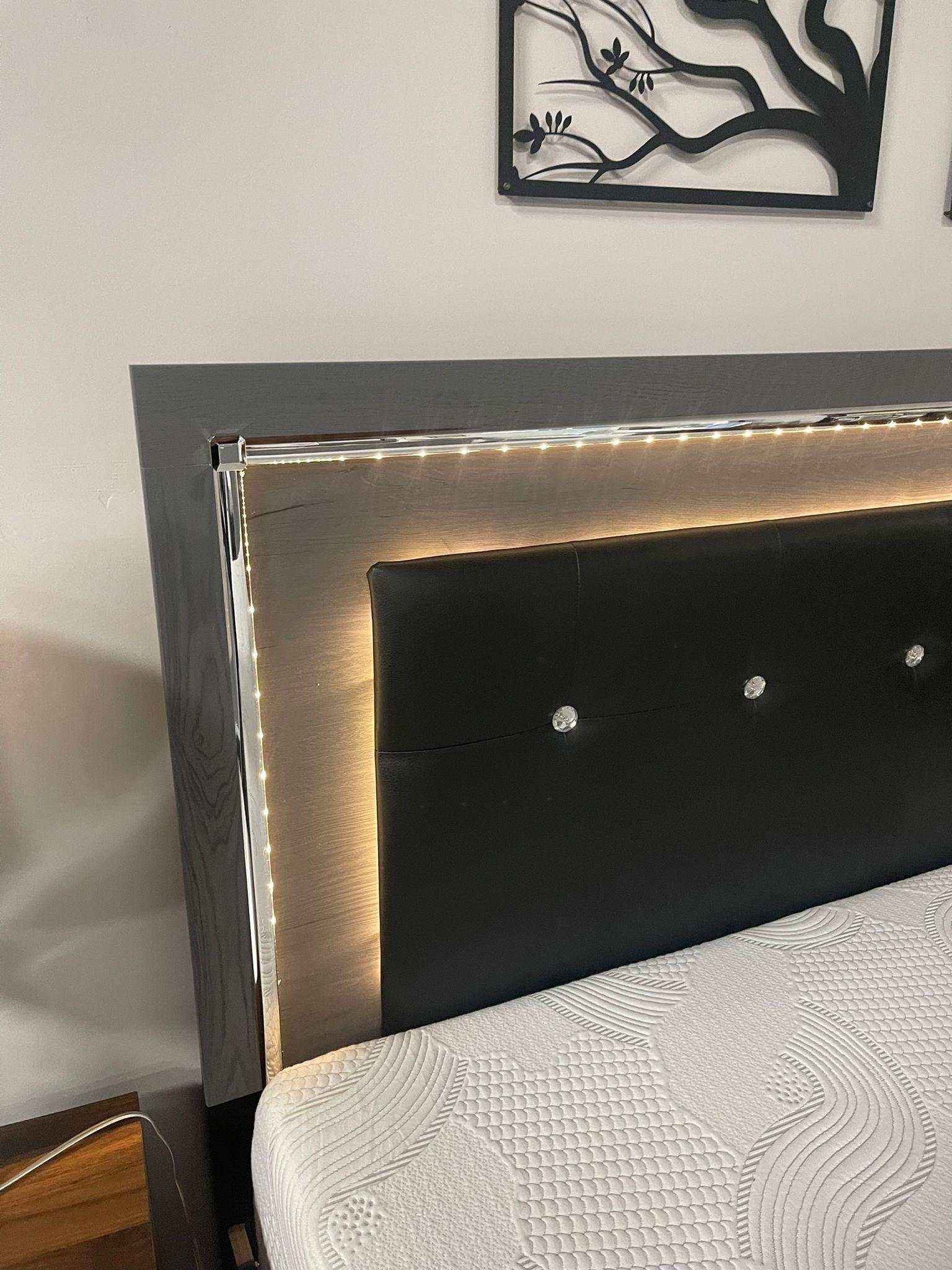 Lodanna Gray King Panel Bed w/ LED & Storage FB Bedroom Set / 4pc - Ornate Home