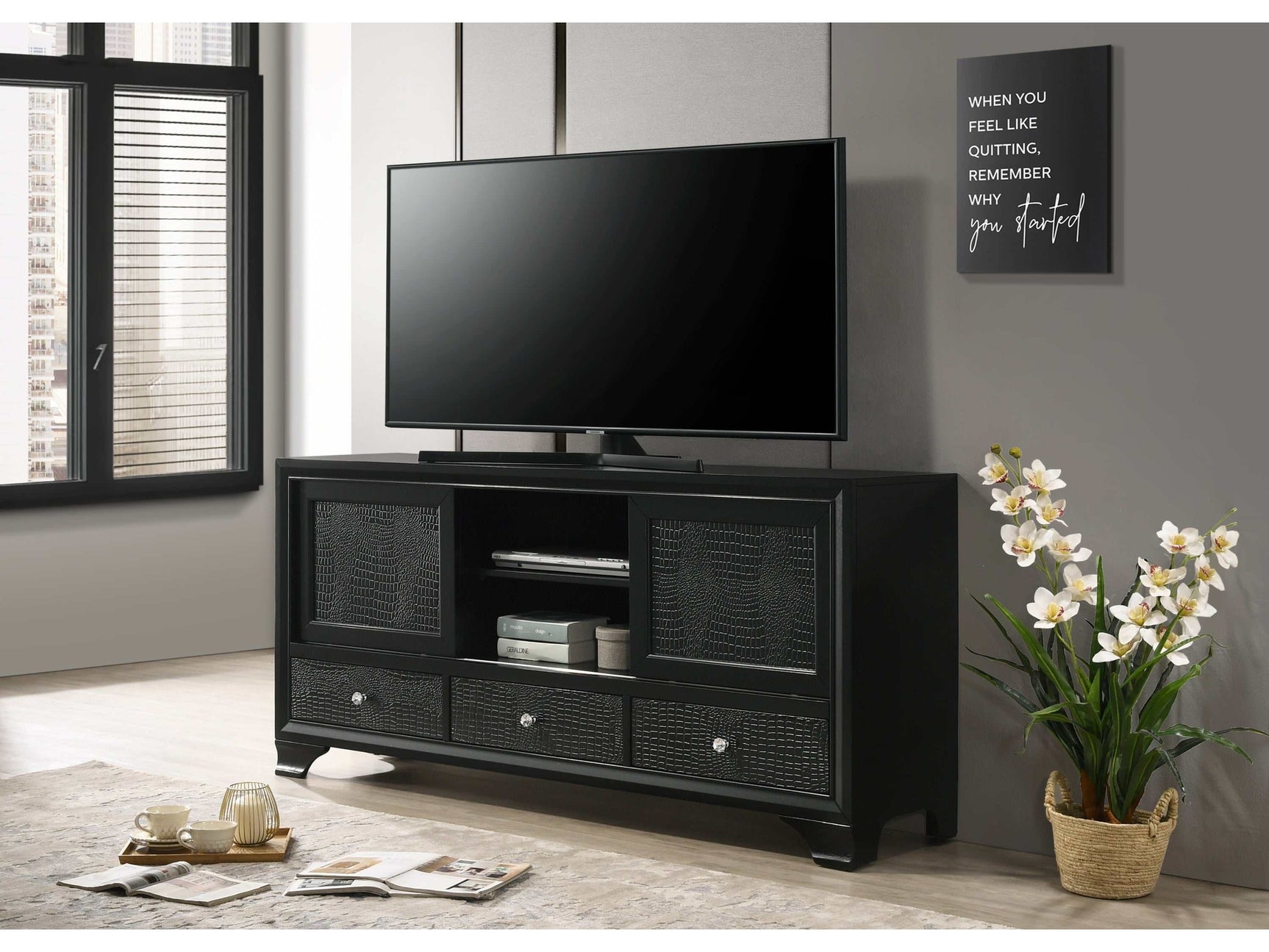 Lyssa Black TV Snad - Ornate Home