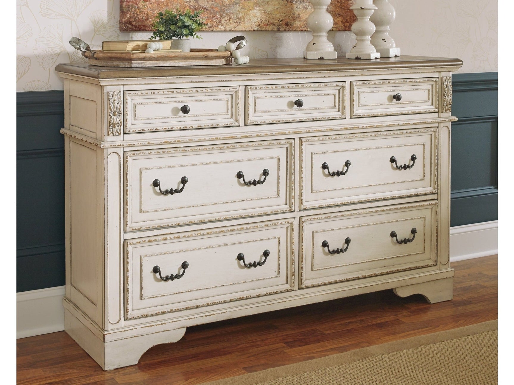 Realyn Dresser w/ 7 Drawer - Ornate Home