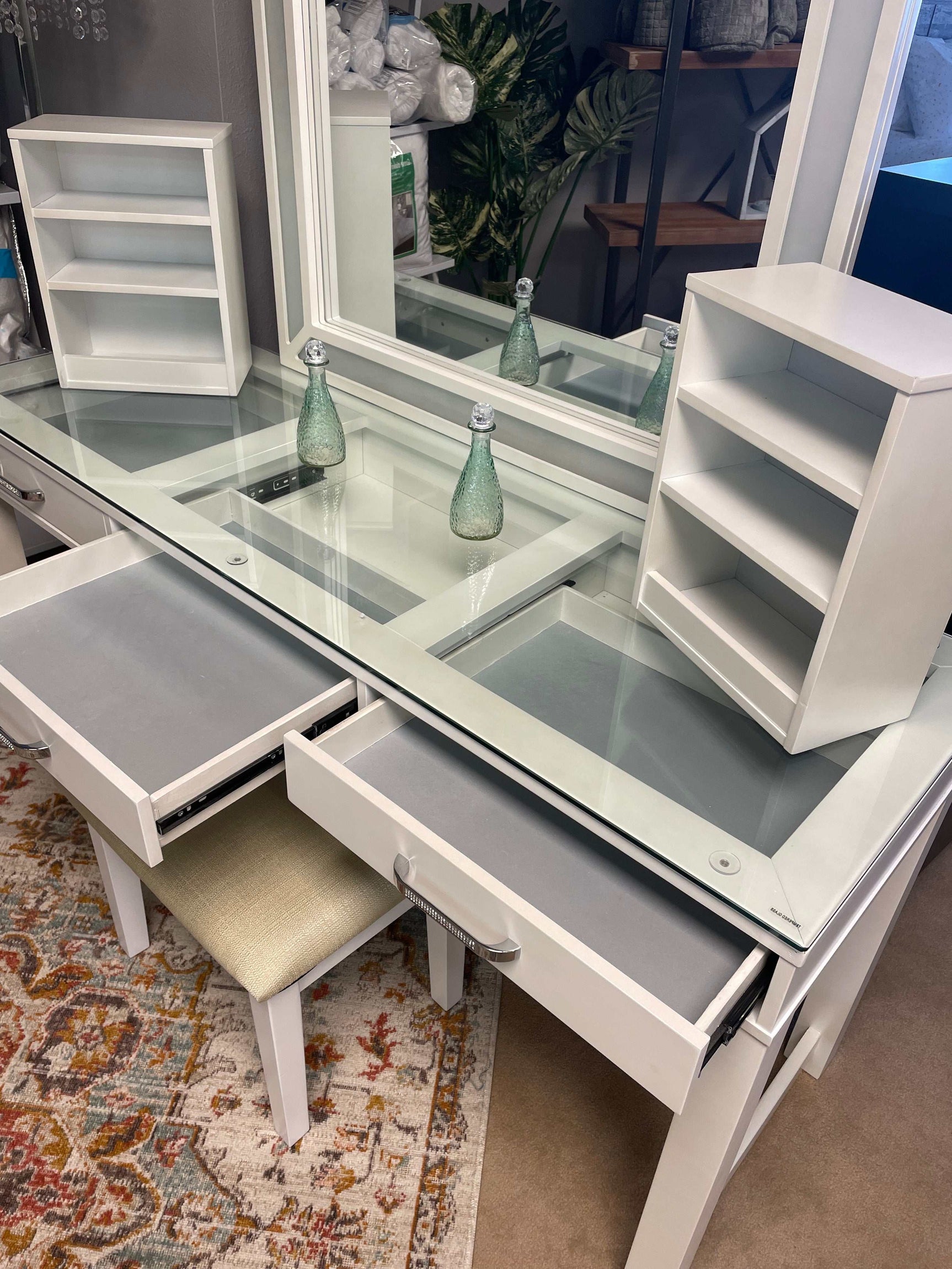 Stephanie White Vanity Set / 3pc - Ornate Home