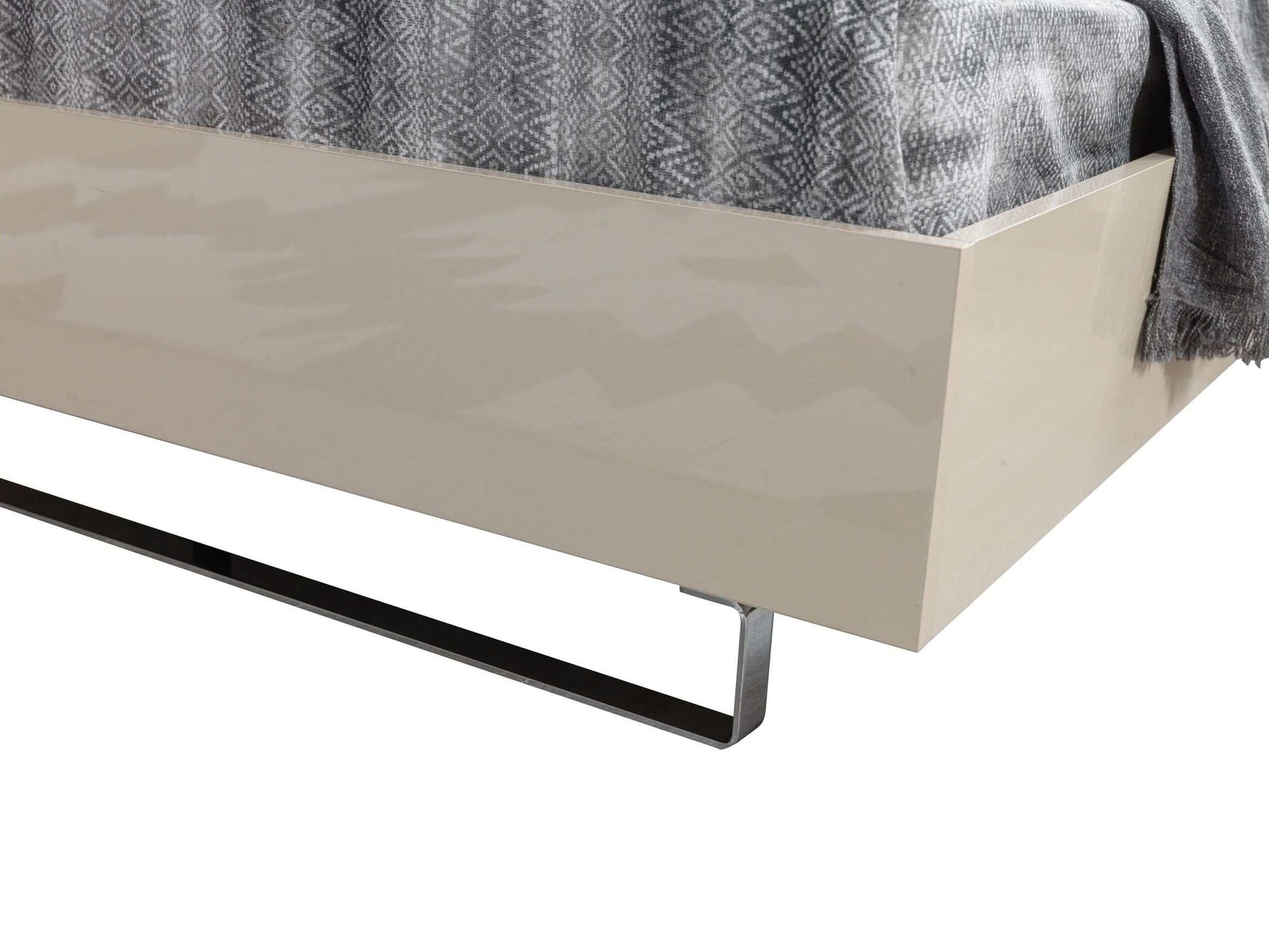 Viola Cream High Gloss Lacquer 4-Piece Queen Bedroom Set - Ornate Home