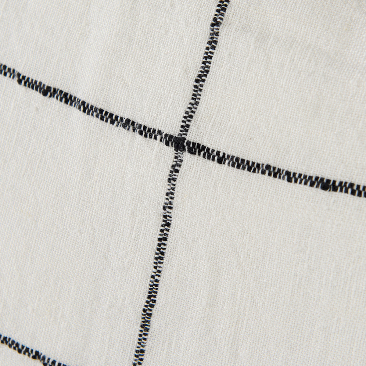 Suzanne White/Black 22x22 Square Pattern Pillow Cover with Down Filler (Set of 2)