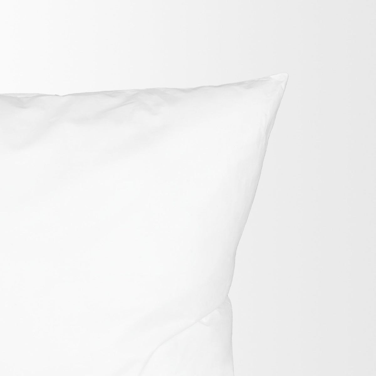 Mercana White 22x22 Non-Allergen Pillow Insert
