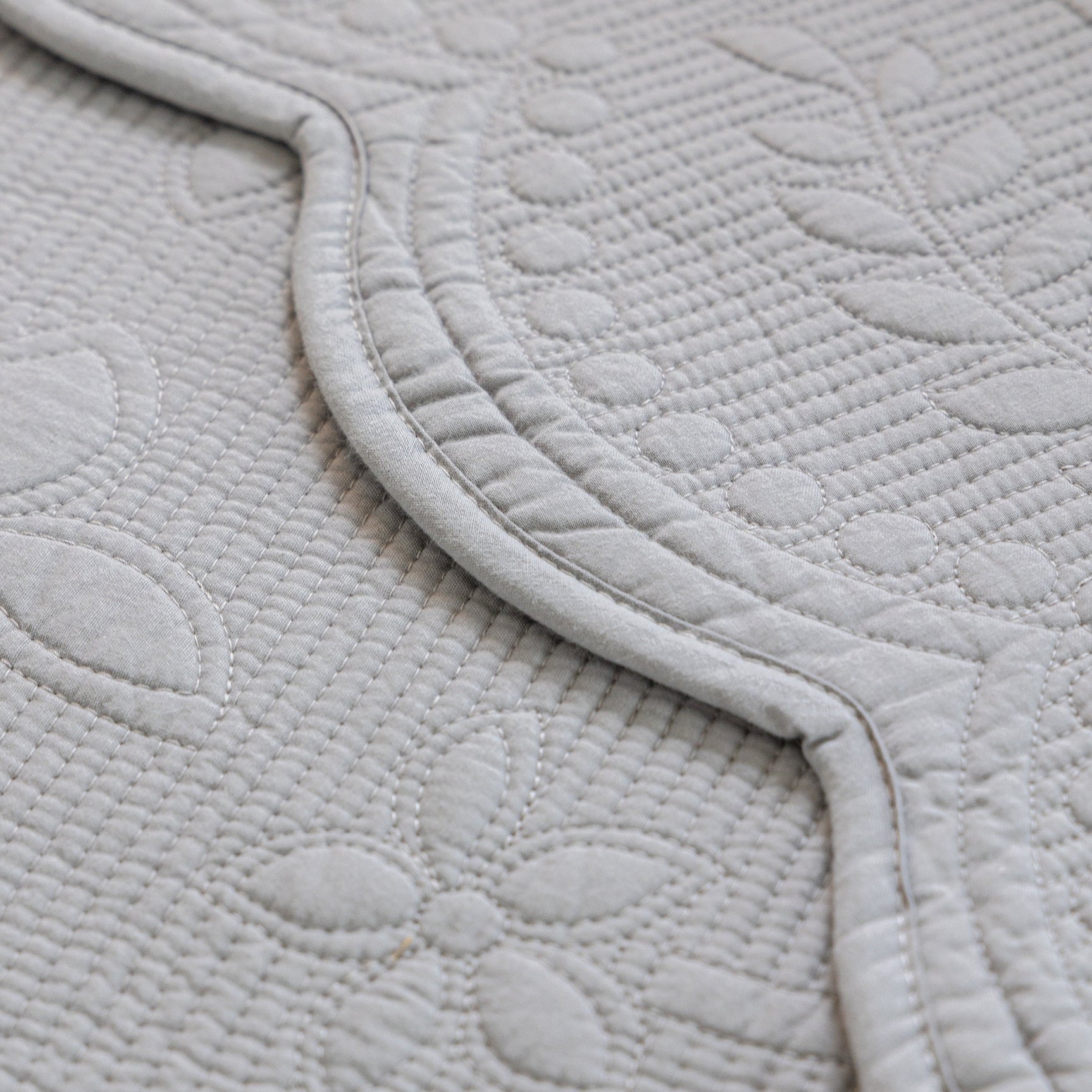 Floral Cotton Quilted Sofa Cover, Non-Slip Couch Protector with Scalloped Edges