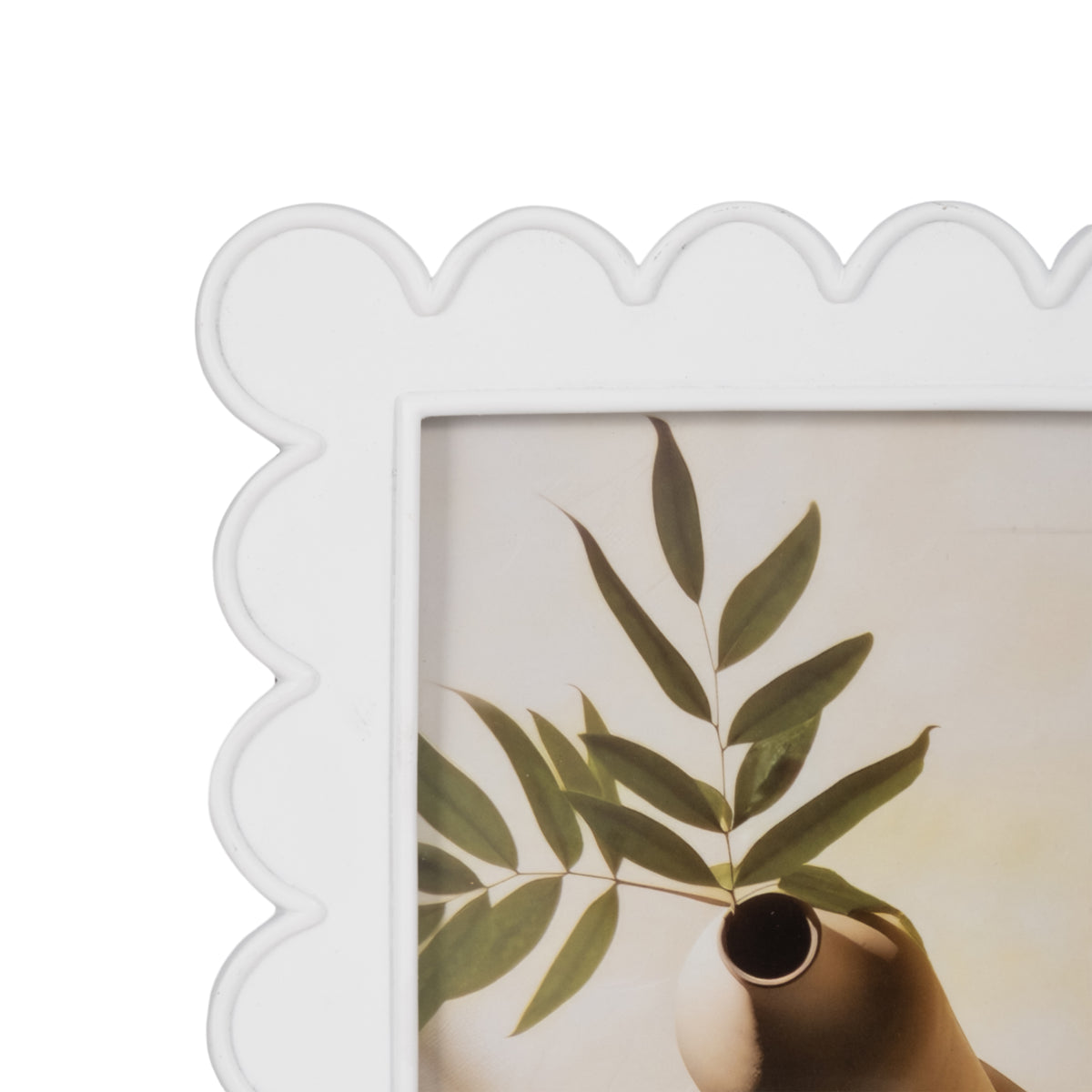 Duarte White 5x7 Scallop Edge Photo Frame