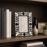 Fargooak Black/White 4x6 Petals Photo Frame
