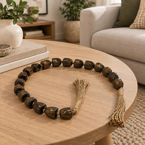 Pinto Wye Dark Brown Resin Garland