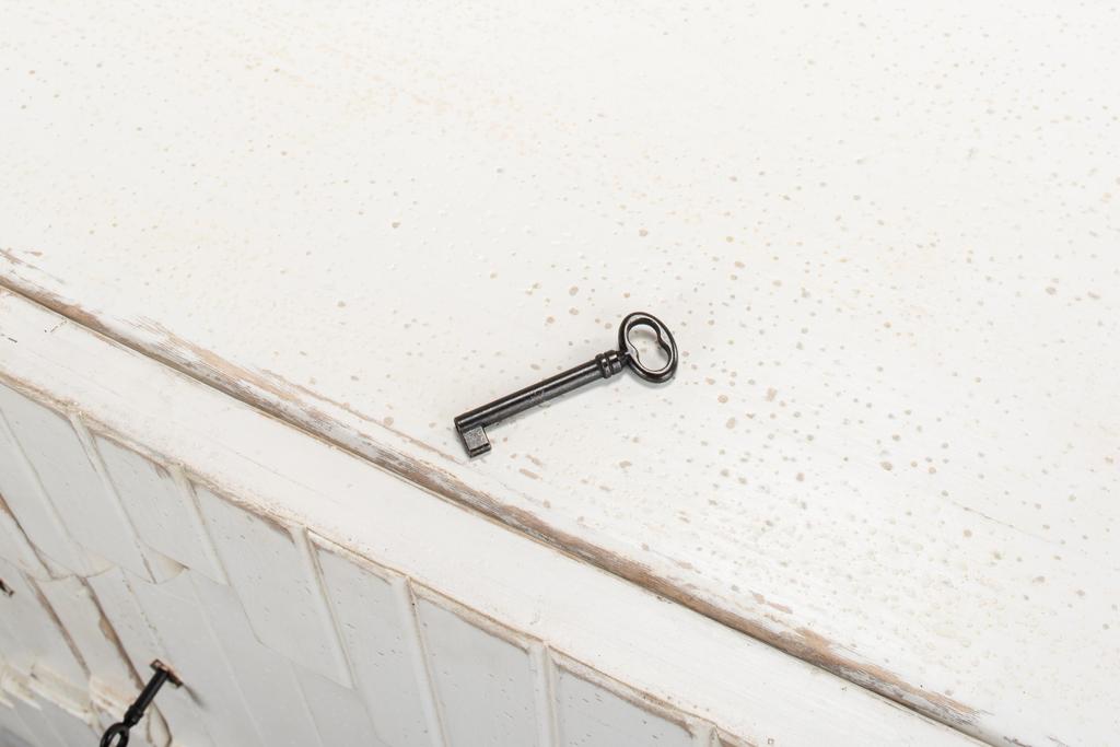 Aztec White Sideboard On Stand