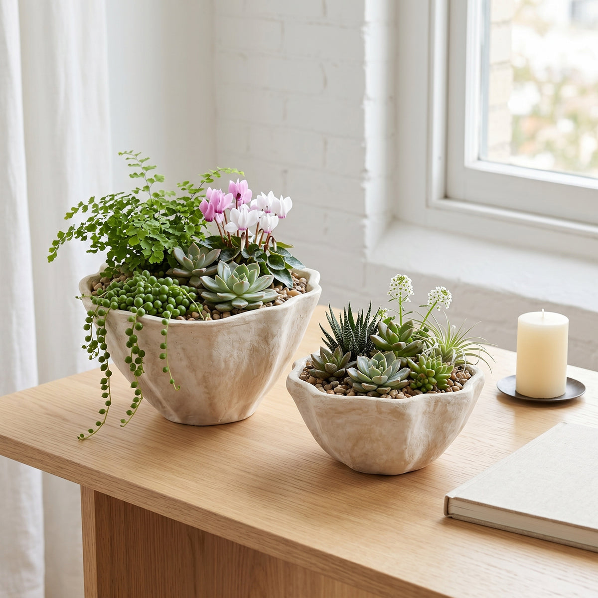 Tannervale White/Ivory Planters (Set of 2)