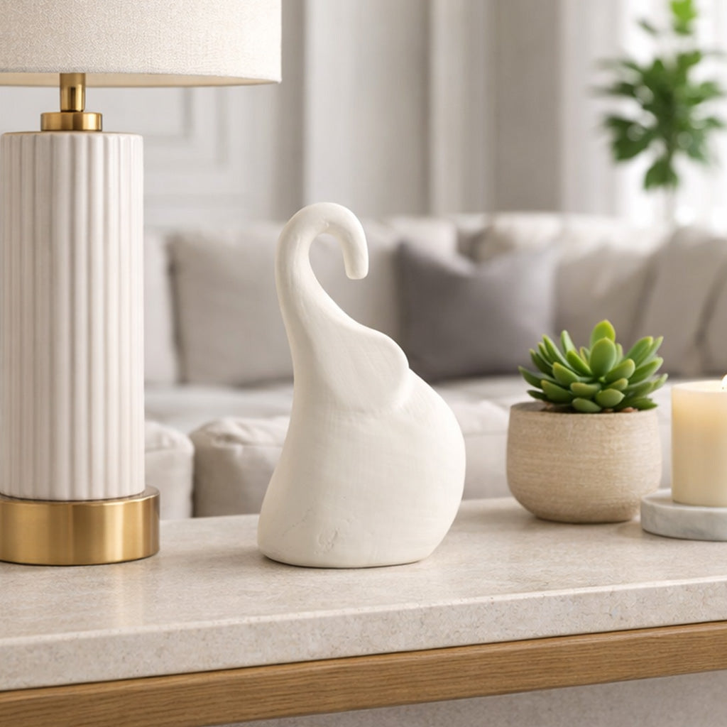 Essexmoor Ivory/White Decor