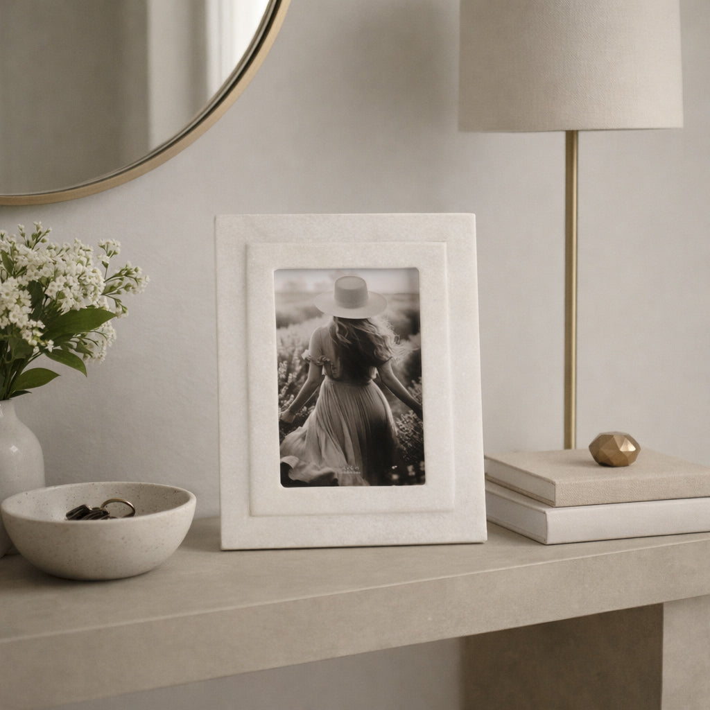 Placentia White 4x6 Marble Border Photo Frame