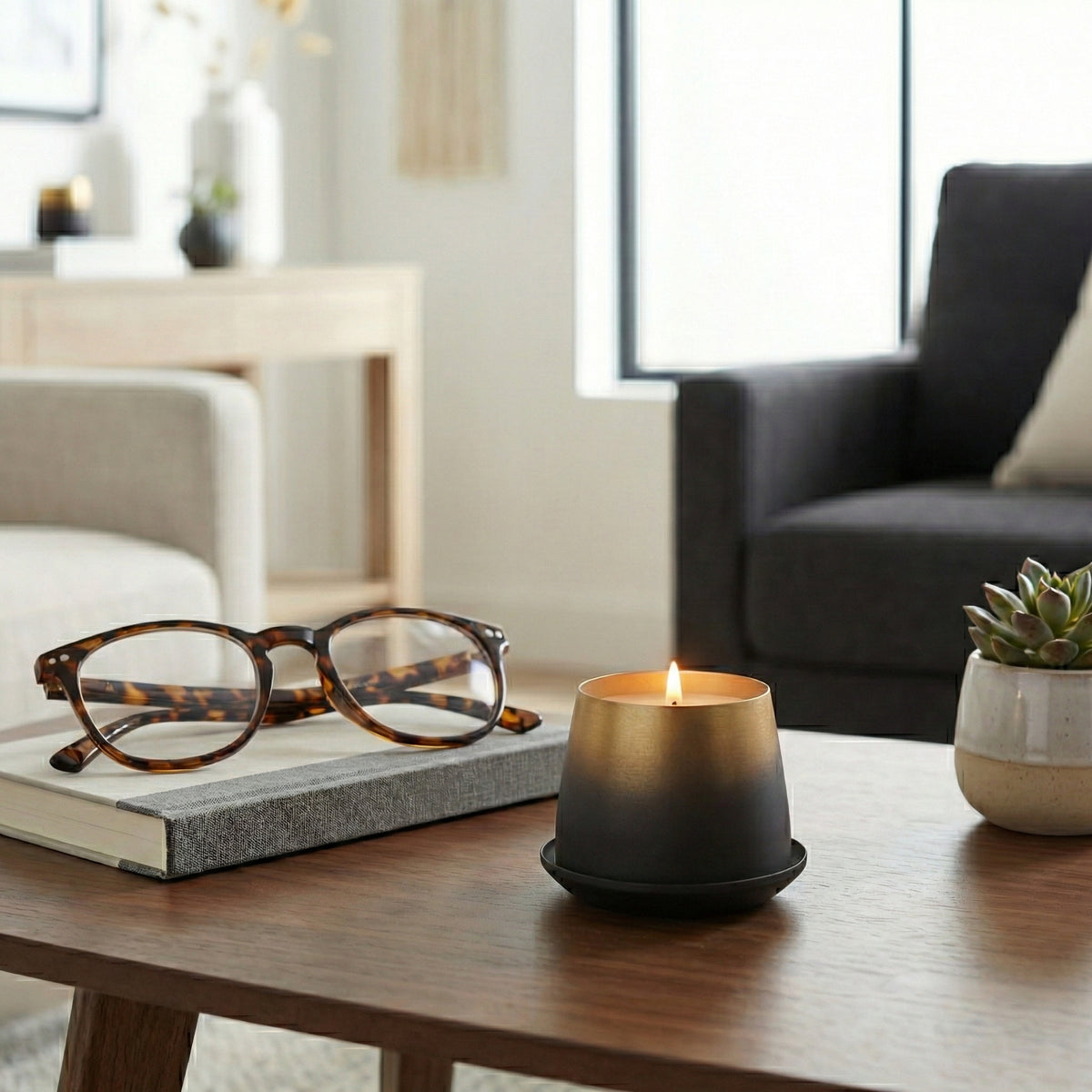 Breckburn Black/Gold Vanilla Candle