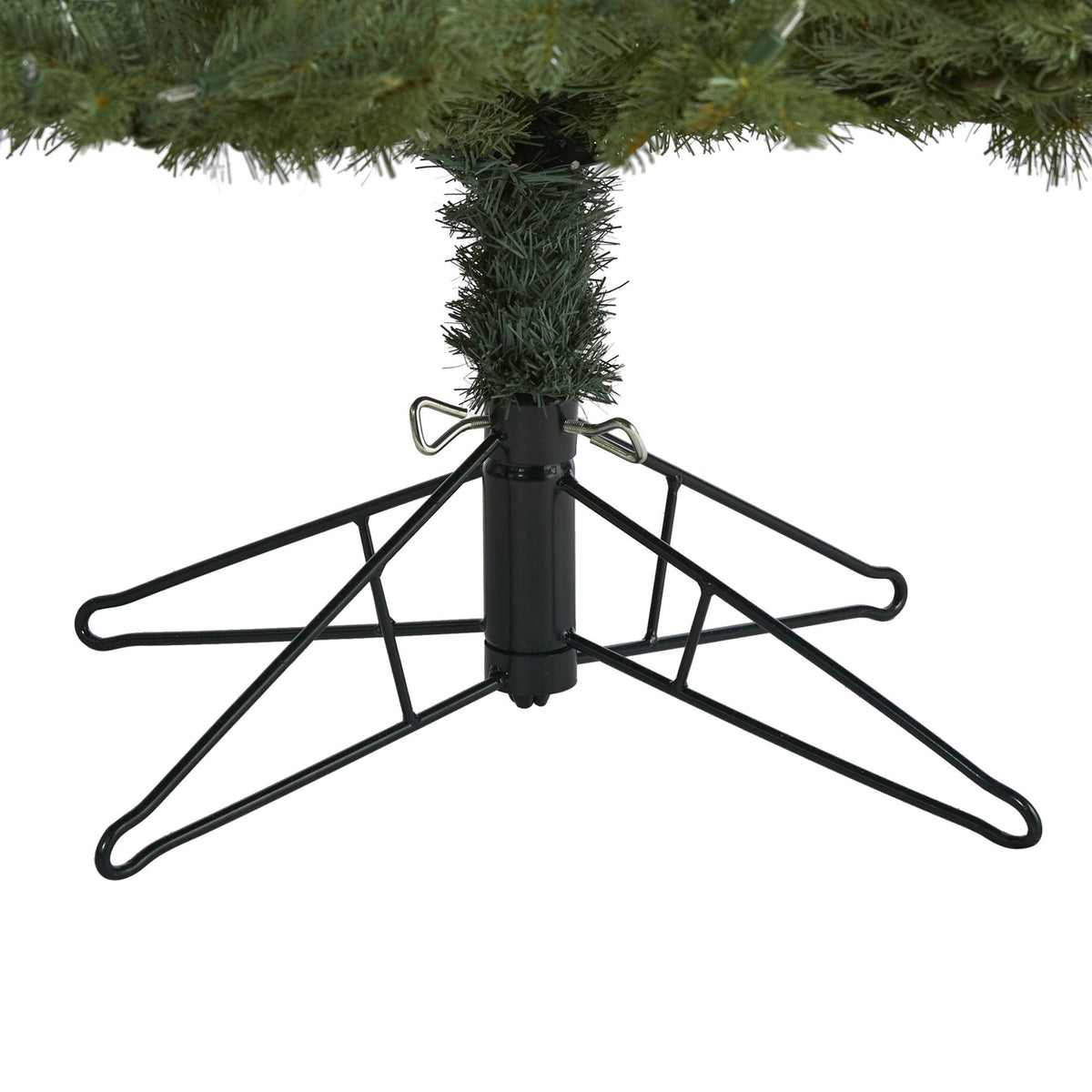 7.5' New Hampshire Spruce Artificial Christmas Tree with 650 Warm White Lights and 1462 Bendable Branches