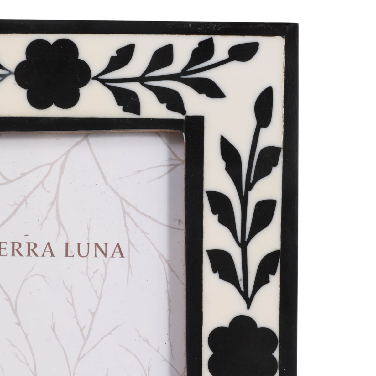 Fargooak Black/White 4x6 Petals Photo Frame
