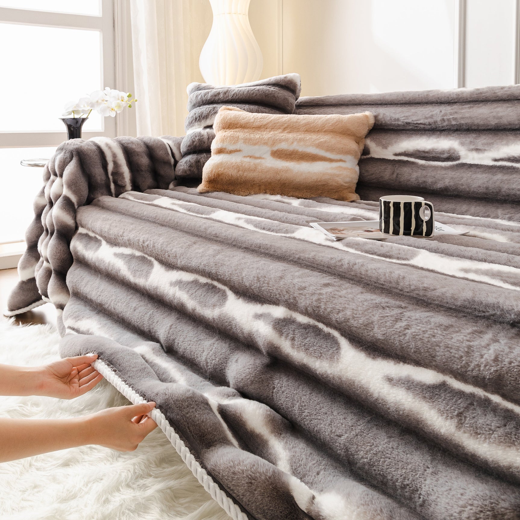 Ultra Soft Faux Fur Couch Cover – Large, Fluffy, and Elegant Sofa Throw Blanket