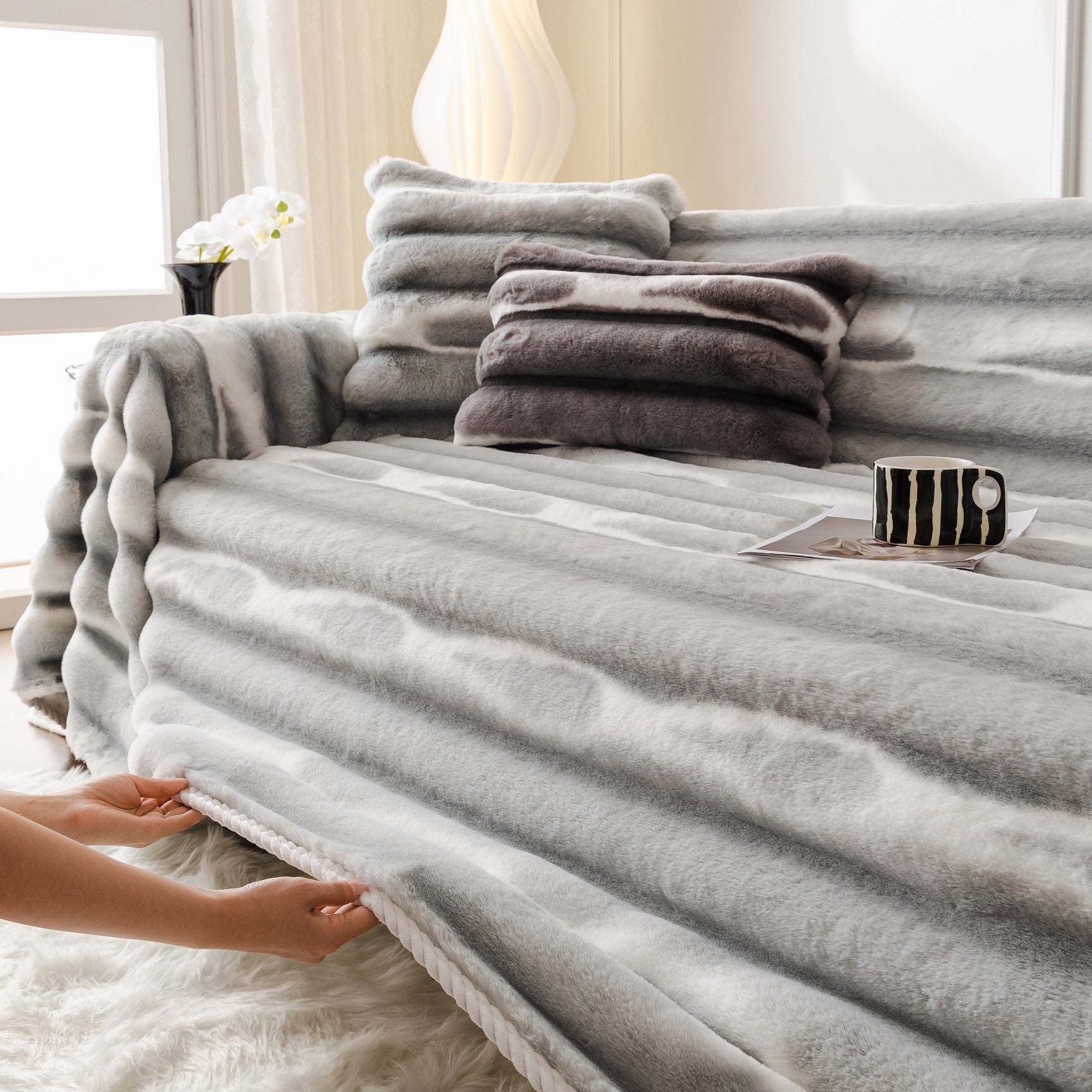 Ultra Soft Faux Fur Couch Cover – Large, Fluffy, and Elegant Sofa Throw Blanket