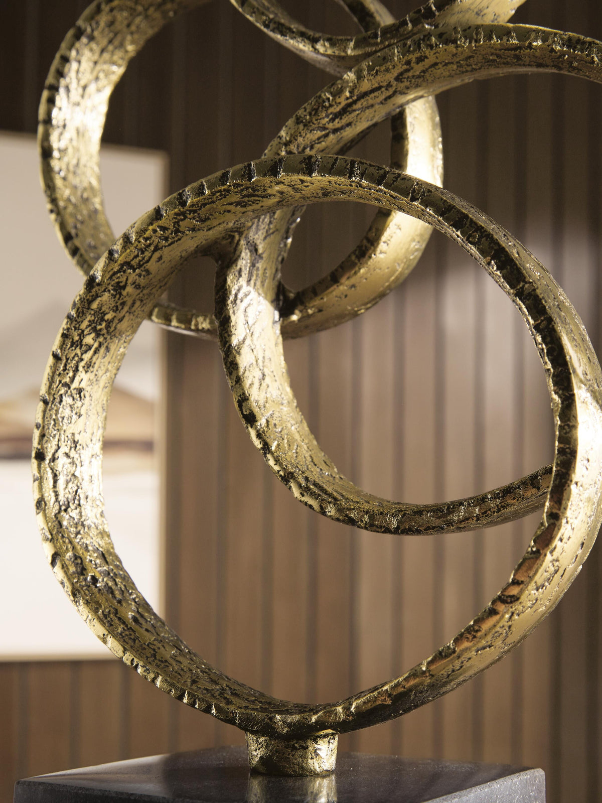 Wellcott Gold Finish/Black Sculpture