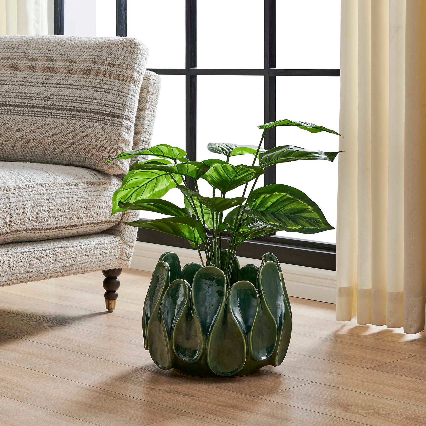 Petal Pinch Green Indoor-Outdoor Bowl