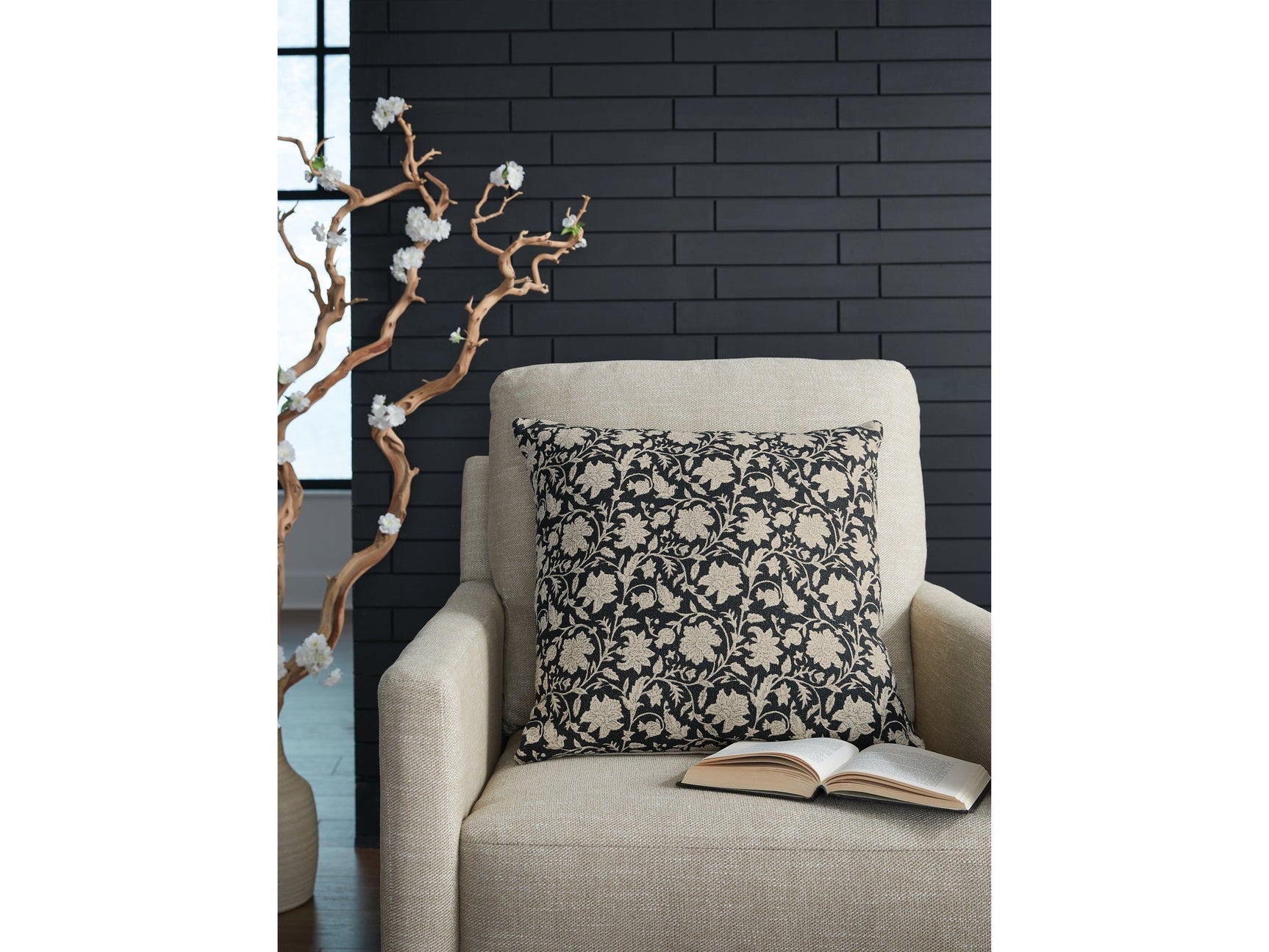 Alanderson Black/Ivory Pillow (Set of 4) - Ornate Home