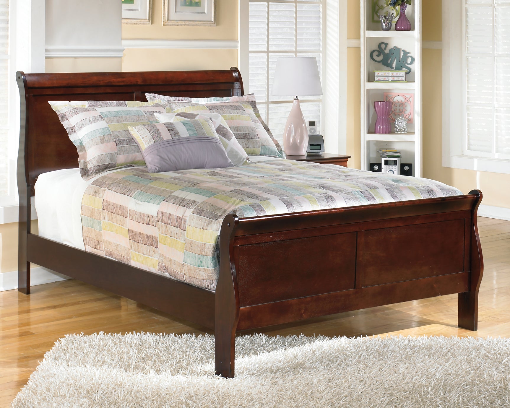 Alisdair Reddish Brown Full Sleigh Bedroom Set with Chest - Ornate Home