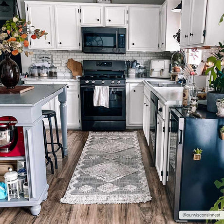 Ampusungan Area Rug - Ornate Home