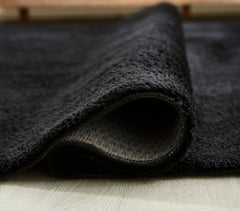 Anaben Black 5' x 7' Rug - Ornate Home