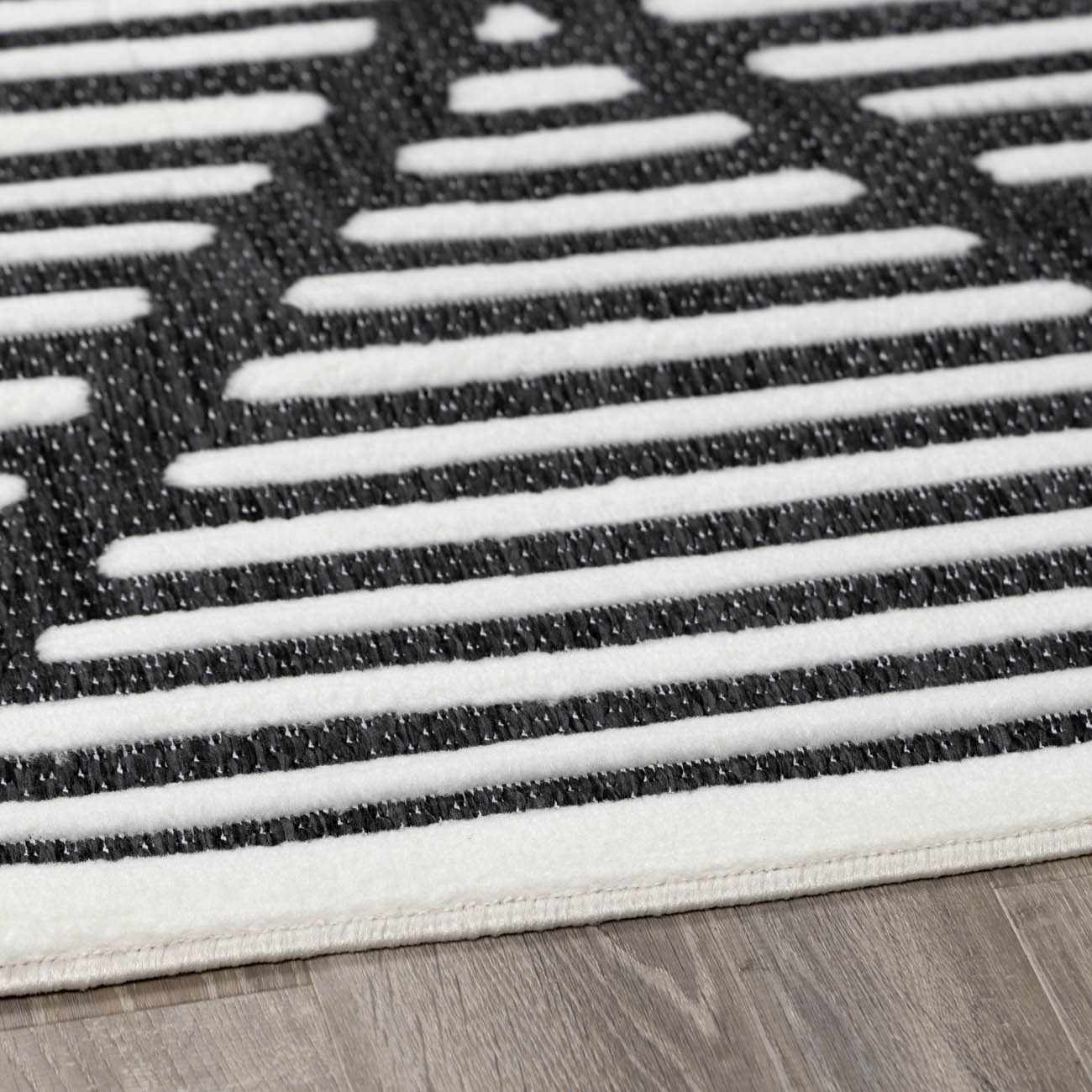 Anah 3D Black Outdoor Rug - Ornate Home