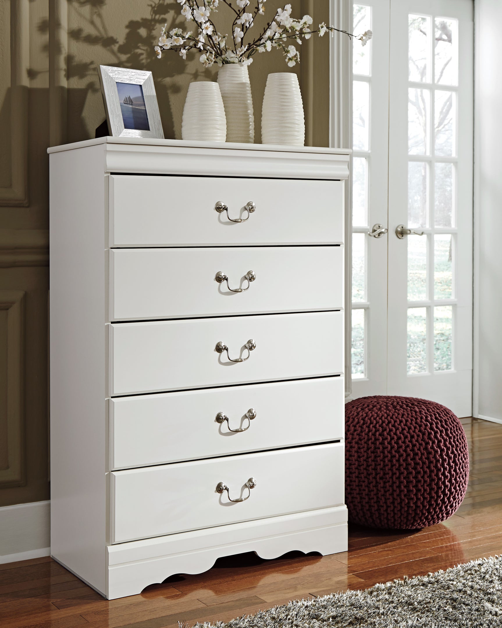 Anarasia White Queen Sleigh Bedroom Set with Chest and 2 Nightstands - Ornate Home