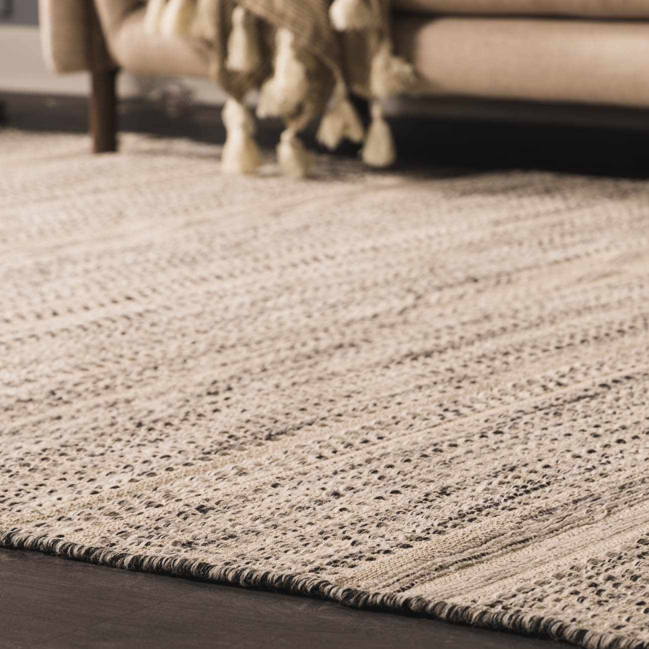 Arabi Wool Area Rug - Ornate Home