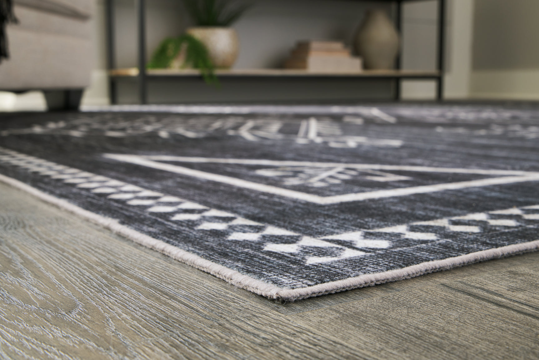 Arloman Black/Cream/Gray 5' x 7' Rug - Ornate Home