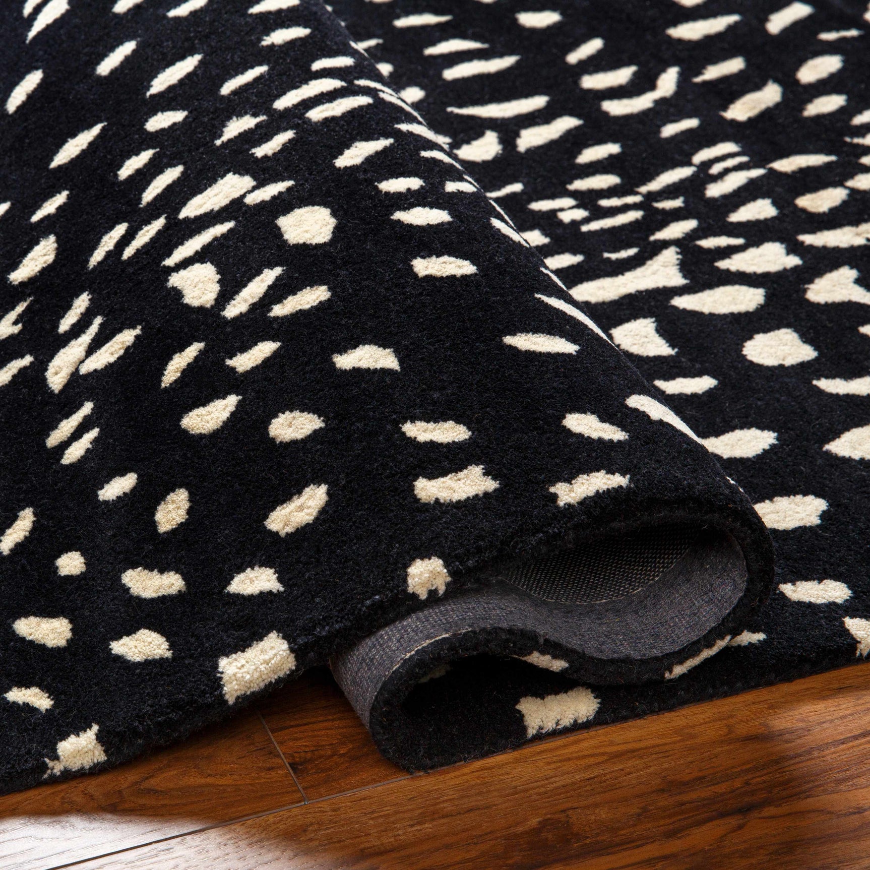 Athena Black Giraffe Print Wool Rug - Ornate Home