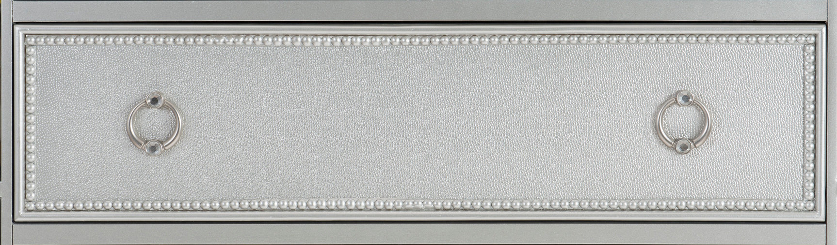 Avondale Gray / Silver 4-piece Queen Bedroom Set - Ornate Home