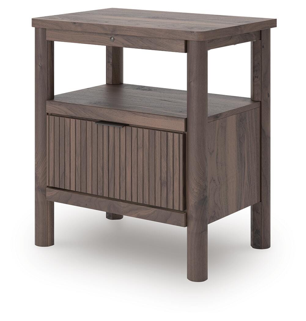 Pamytta Brown Queen Panel Bed, Dresser, Mirror and Nightstand